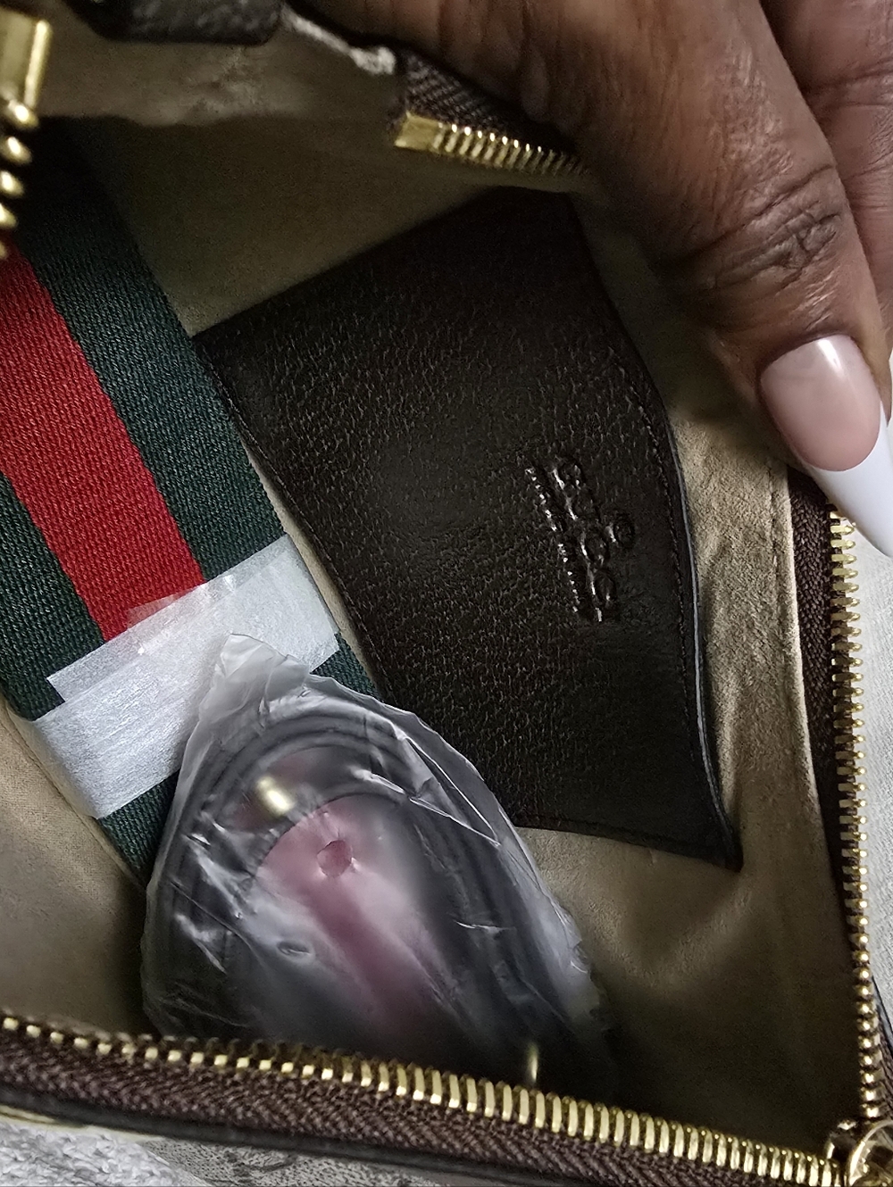 Gucci Beige/Brown GG Supreme Canvas Crossbody with Green-Red Strap - Picture 4 of 16